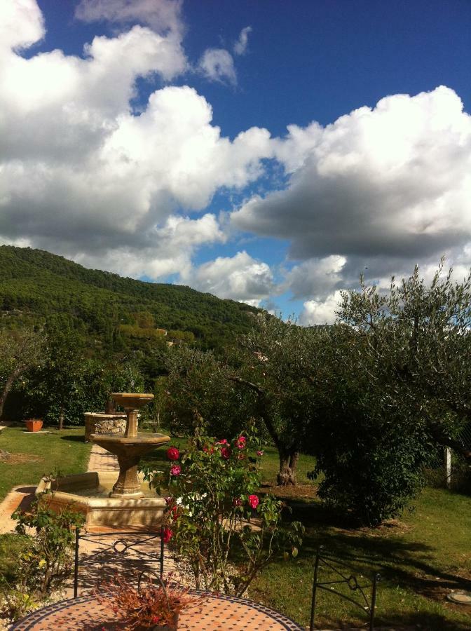 Les cigales des près appartement Aups Esterno foto
