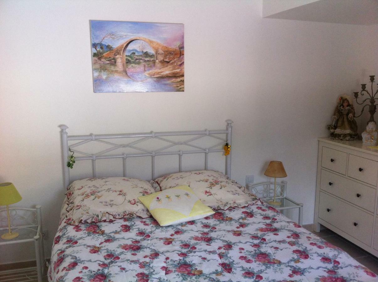 Les cigales des près appartement Aups Esterno foto