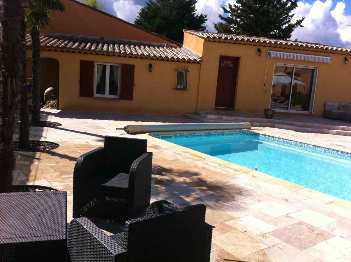 Les cigales des près appartement Aups Esterno foto